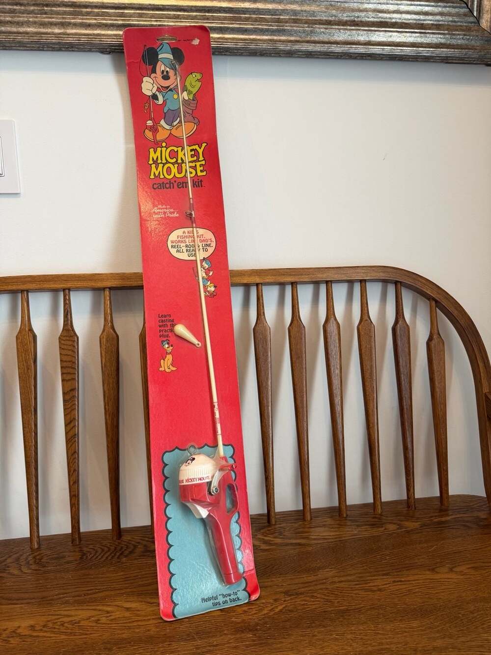 Vintage Zebco Mickey Mouse Catch'em Kit 34" Fiberglass Rod & Spin-Cast Reel